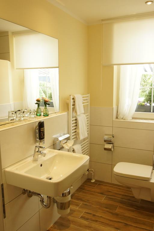 Hotel Gut Moschenhof Dusseldorf Ngoại thất bức ảnh
