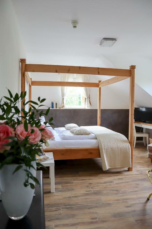 Hotel Gut Moschenhof Dusseldorf Ngoại thất bức ảnh